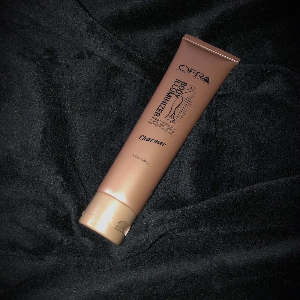OFRA Body Illuminizer in Charmer